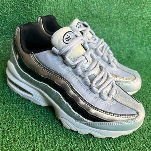 Air Max 95 SE GS Metallic Red Bronze Boy size 4Y Pre-owned